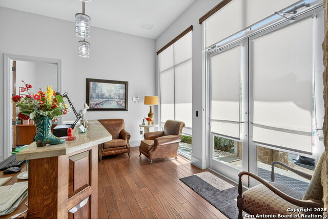 Listing photo id 4 for 16023 Via Shavano