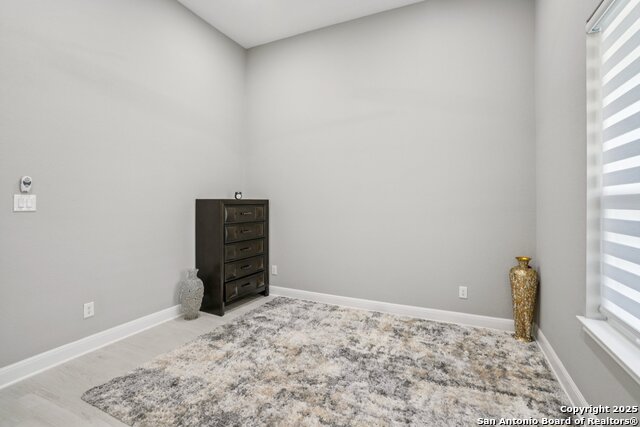 Image 13 of 47 For 1059 Aidenbaum