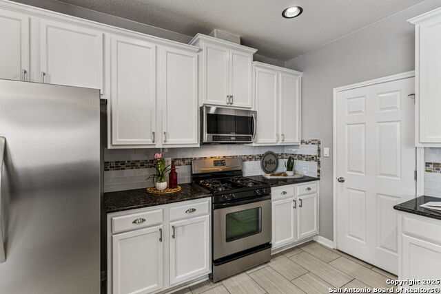Listing photo id 12 for 6022 Diego Ln