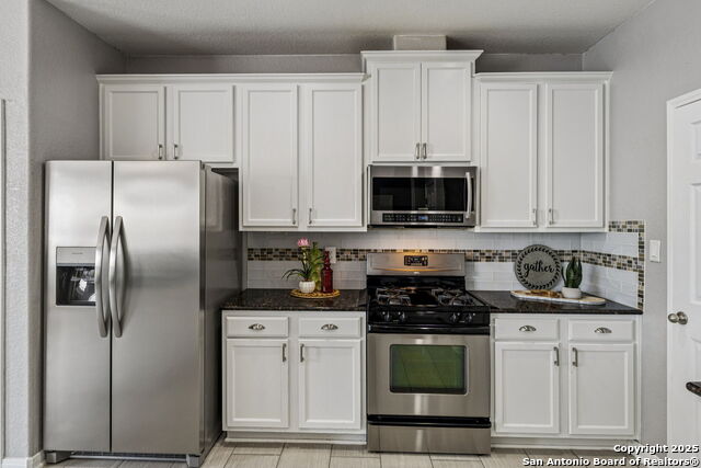 Listing photo id 13 for 6022 Diego Ln