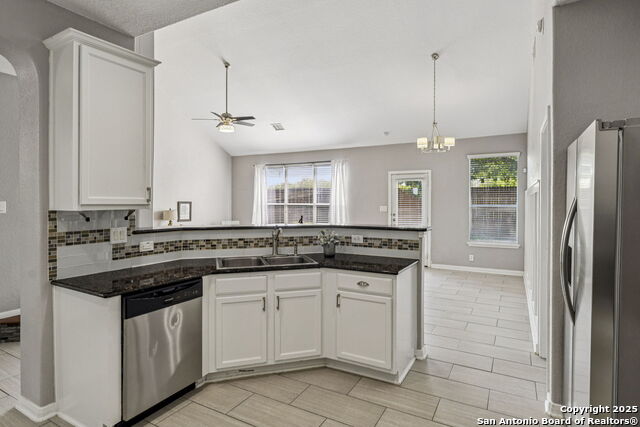 Listing photo id 15 for 6022 Diego Ln