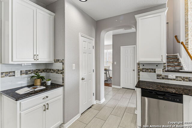 Listing photo id 16 for 6022 Diego Ln