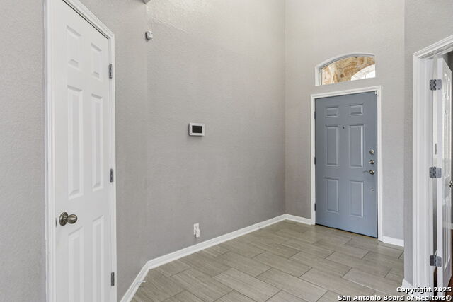 Listing photo id 2 for 6022 Diego Ln