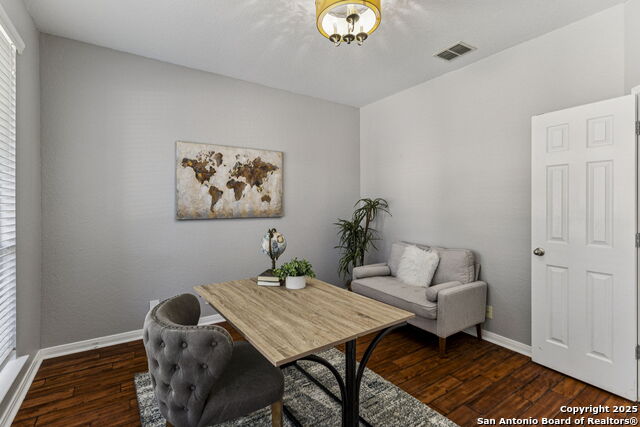 Listing photo id 4 for 6022 Diego Ln
