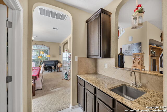 Image 10 of 50 For 918 Armour Dr