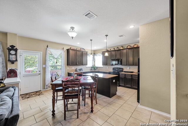 Image 12 of 50 For 918 Armour Dr