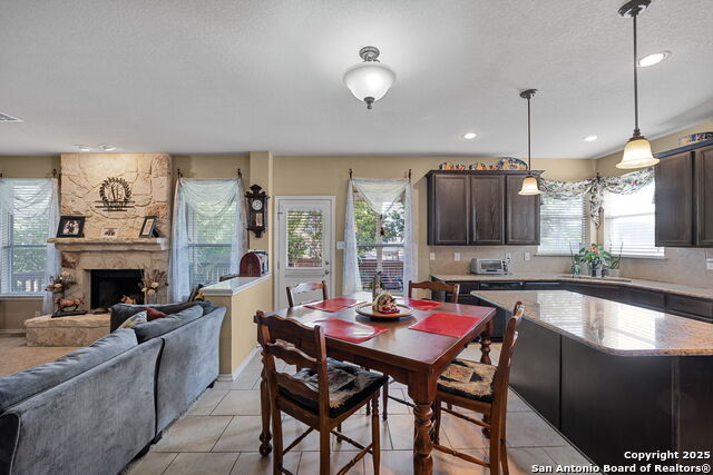 Image 13 of 50 For 918 Armour Dr