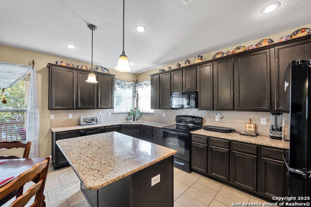Image 17 of 50 For 918 Armour Dr