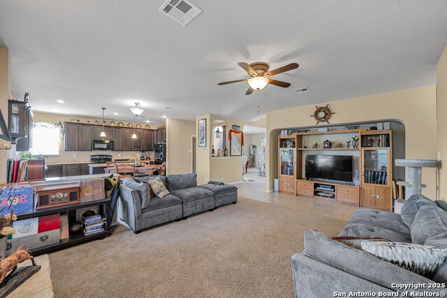 Image 21 of 50 For 918 Armour Dr