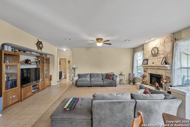 Image 22 of 50 For 918 Armour Dr