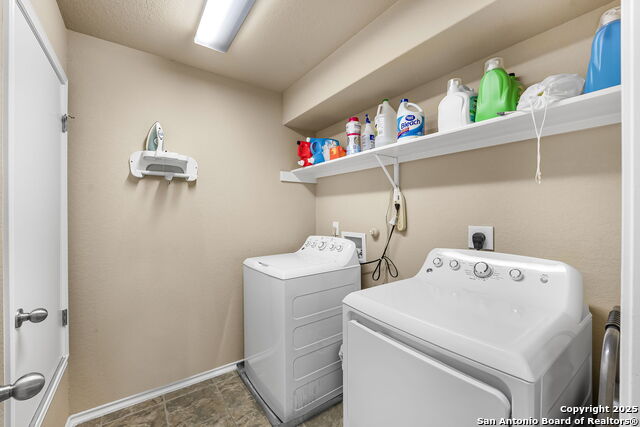 Image 32 of 50 For 918 Armour Dr