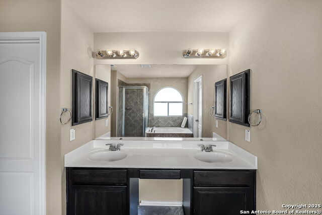 Image 37 of 50 For 918 Armour Dr