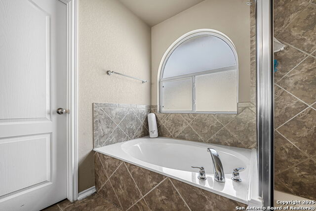 Image 38 of 50 For 918 Armour Dr