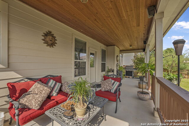 Image 39 of 50 For 918 Armour Dr