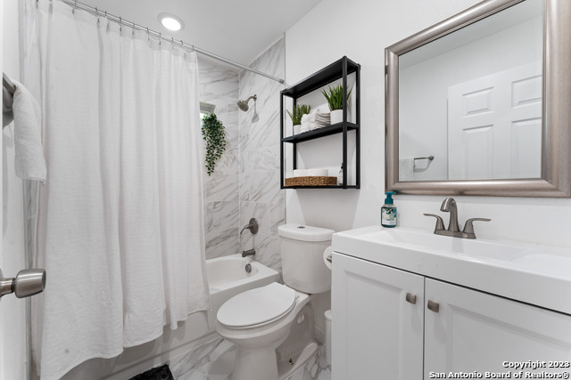 Listing photo id 8 for 338 Tomrob Dr