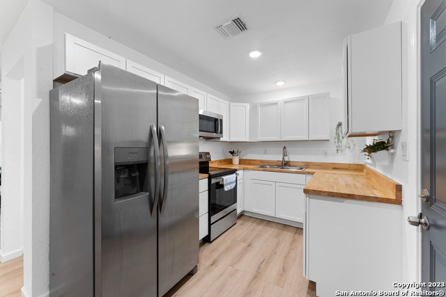 Listing photo id 19 for 338 Tomrob Dr