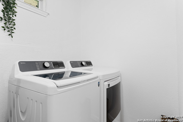 Listing photo id 20 for 338 Tomrob Dr