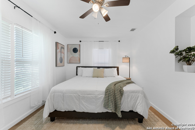Listing photo id 4 for 338 Tomrob Dr