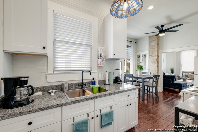 Image 10 of 19 For 732 Lamar St  1