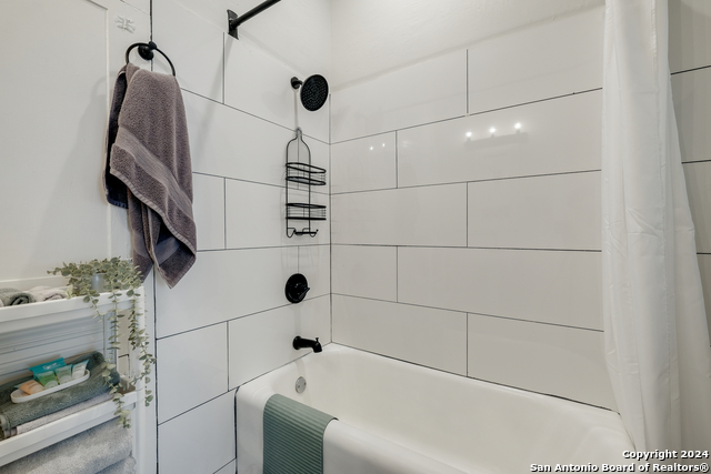 Image 15 of 19 For 732 Lamar St  1