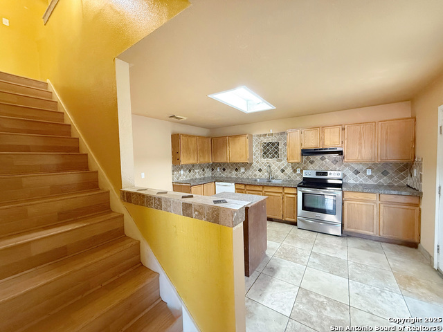 Listing photo id 11 for 9038 Fabens