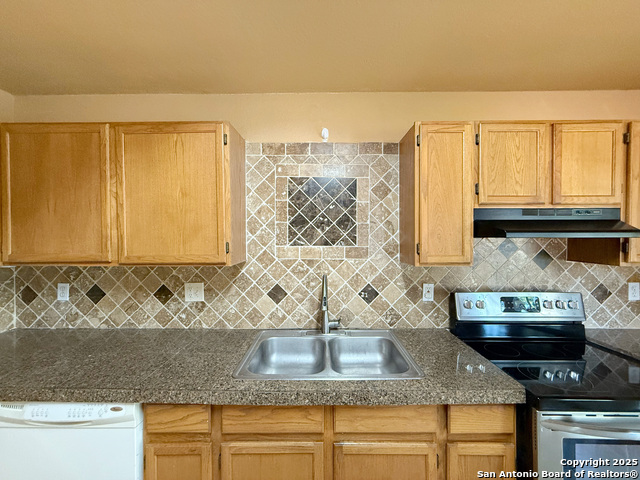 Listing photo id 15 for 9038 Fabens