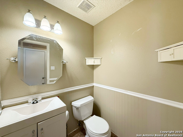Listing photo id 18 for 9038 Fabens