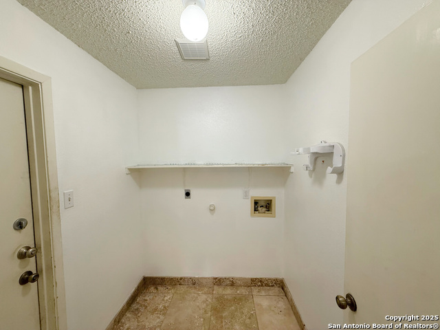 Listing photo id 19 for 9038 Fabens