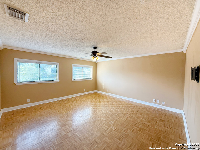 Listing photo id 24 for 9038 Fabens