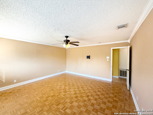 Listing photo id 25 for 9038 Fabens