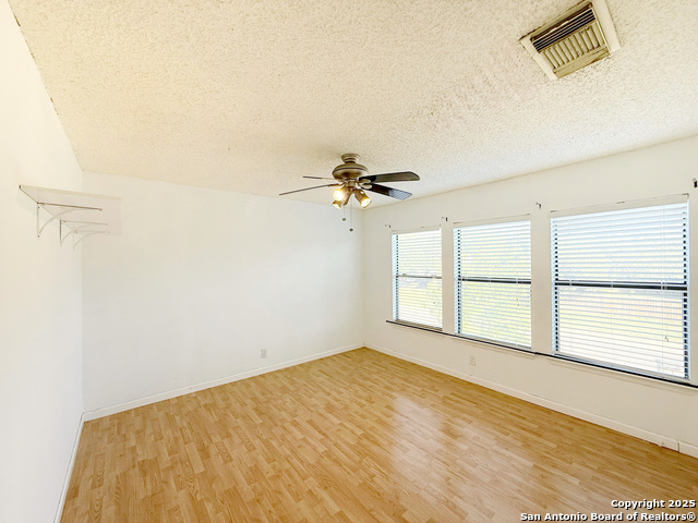 Listing photo id 28 for 9038 Fabens