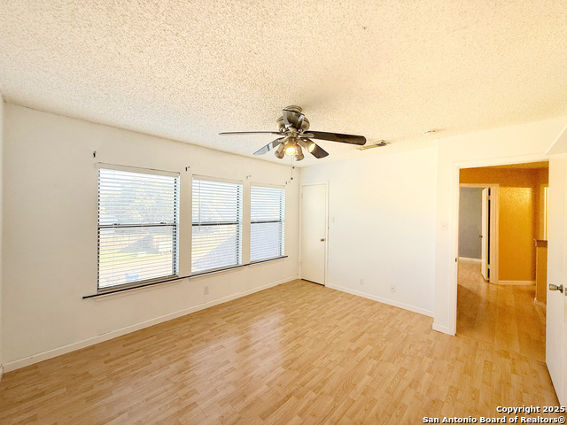 Listing photo id 29 for 9038 Fabens