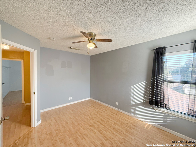 Listing photo id 35 for 9038 Fabens