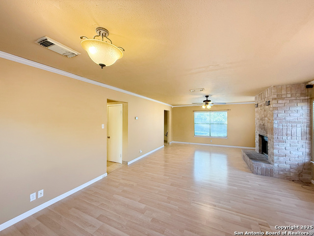 Listing photo id 6 for 9038 Fabens