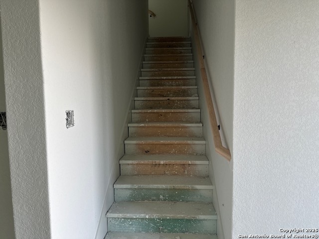 Image 16 of 25 For 8529 Benclare