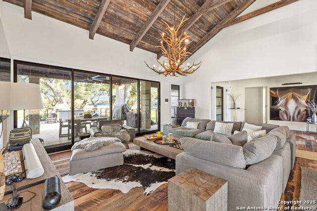 Listing photo id 10 for 1146 Sisterdale Rd