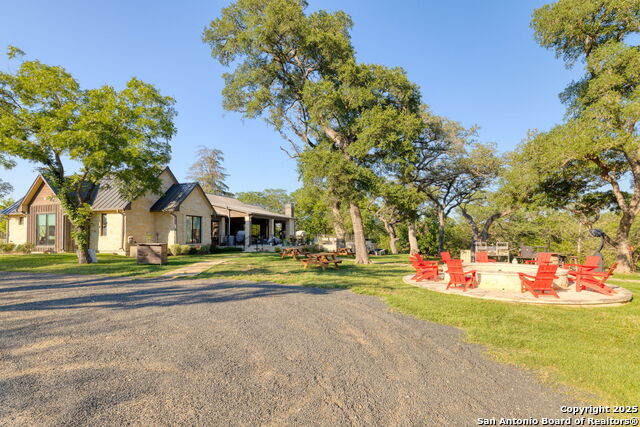 Listing photo id 29 for 1146 Sisterdale Rd