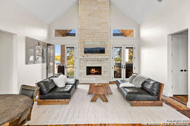 Listing photo id 31 for 1146 Sisterdale Rd