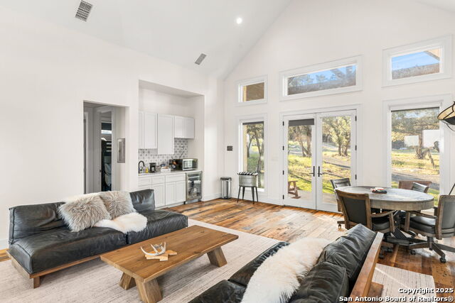 Listing photo id 32 for 1146 Sisterdale Rd