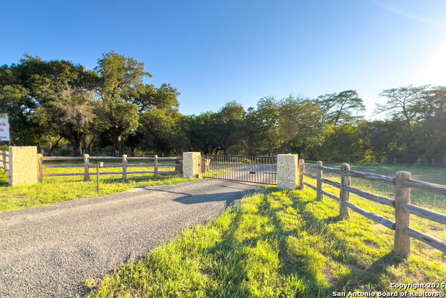 Listing photo id 2 for 1146 Sisterdale Rd
