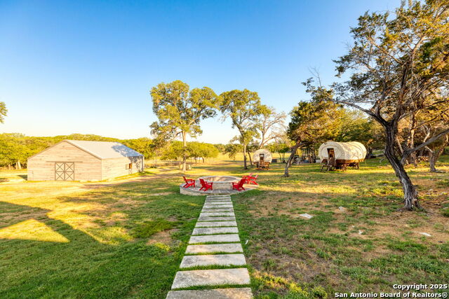Listing photo id 41 for 1146 Sisterdale Rd