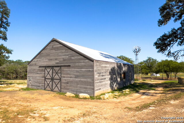 Listing photo id 46 for 1146 Sisterdale Rd