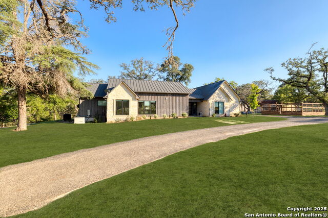 Listing photo id 3 for 1146 Sisterdale Rd