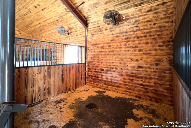 Listing photo id 48 for 1146 Sisterdale Rd