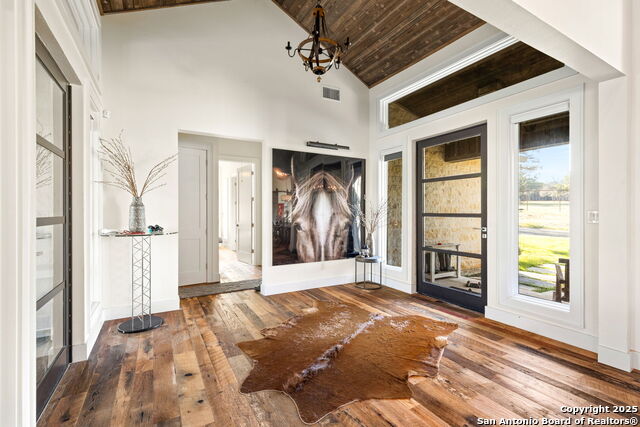 Listing photo id 5 for 1146 Sisterdale Rd