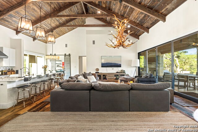Listing photo id 6 for 1146 Sisterdale Rd