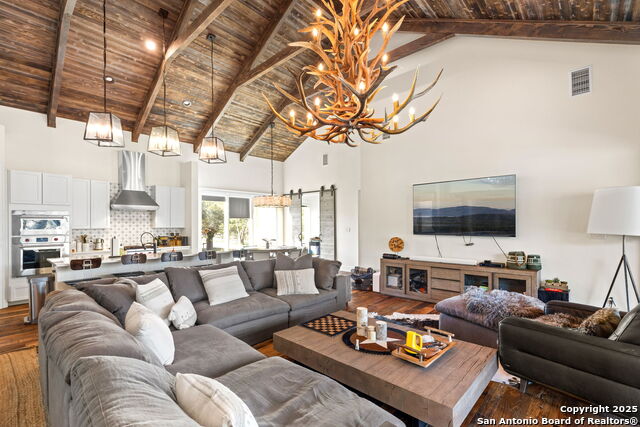 Listing photo id 7 for 1146 Sisterdale Rd