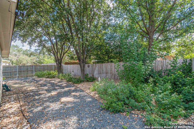 Image 18 of 37 For 2613 Fairwood Dr