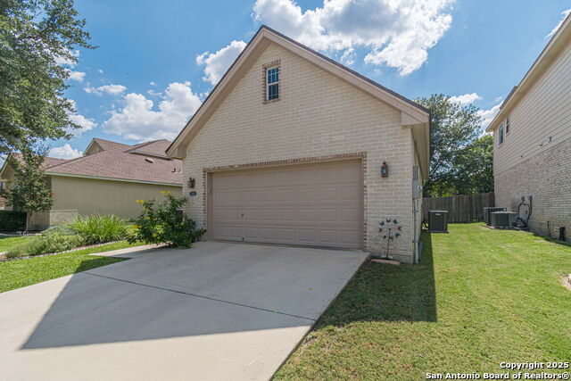 Image 8 of 37 For 2613 Fairwood Dr