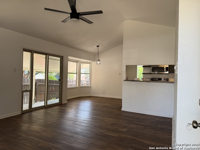 Image 4 of 18 For 801 Meadow Dale